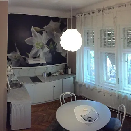 Square スボティツァ